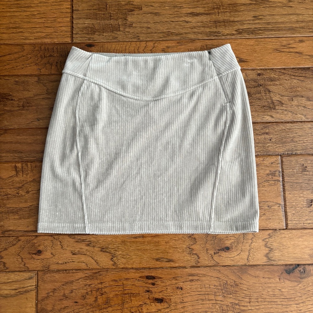Lululemon Scuba MR Mini Skirt *Velvet Cord Size 8